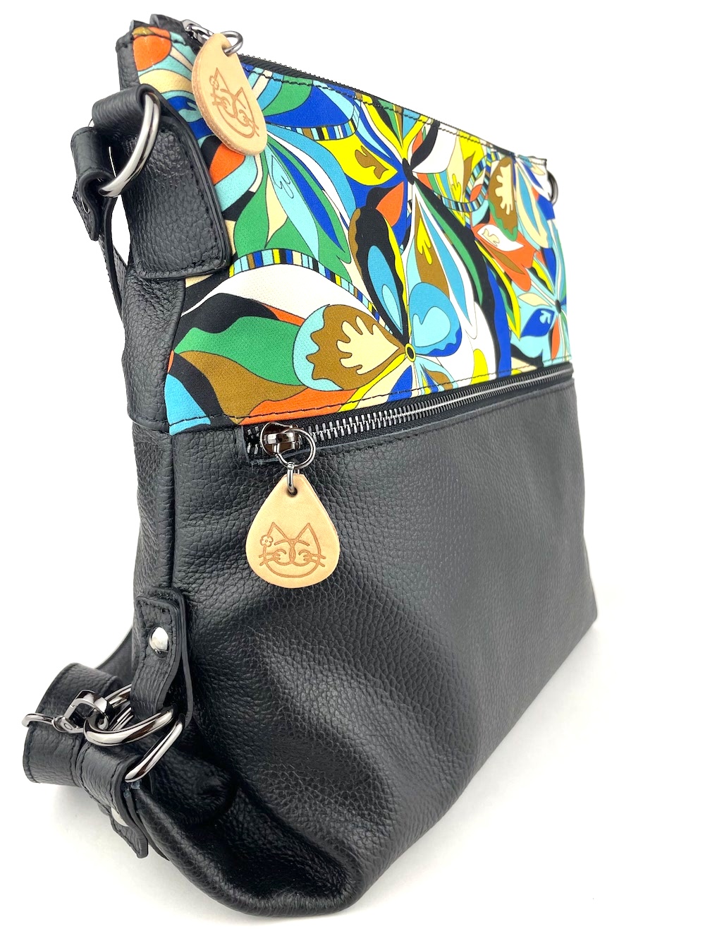 borsa-zaino-pelle-nera-seta-fantasia-fiori-blu-0002