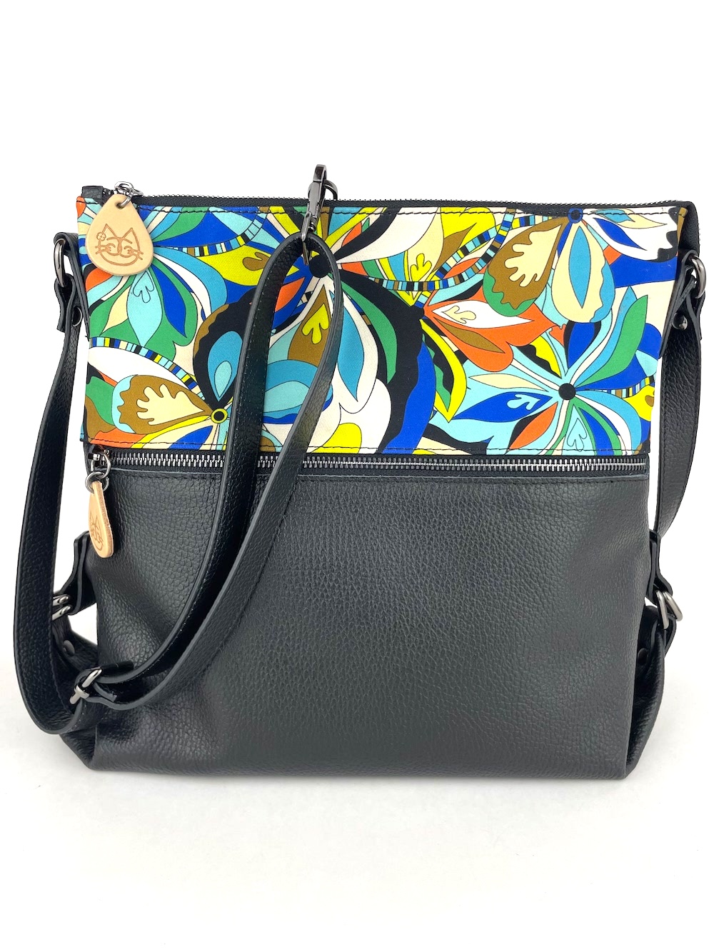 borsa-zaino-pelle-nera-seta-fantasia-fiori-blu-0003
