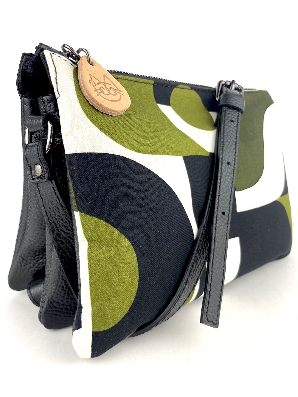 borsa-fisarmonica-pelle-nera-seta-fantasia-astratta-verde-nera-0001