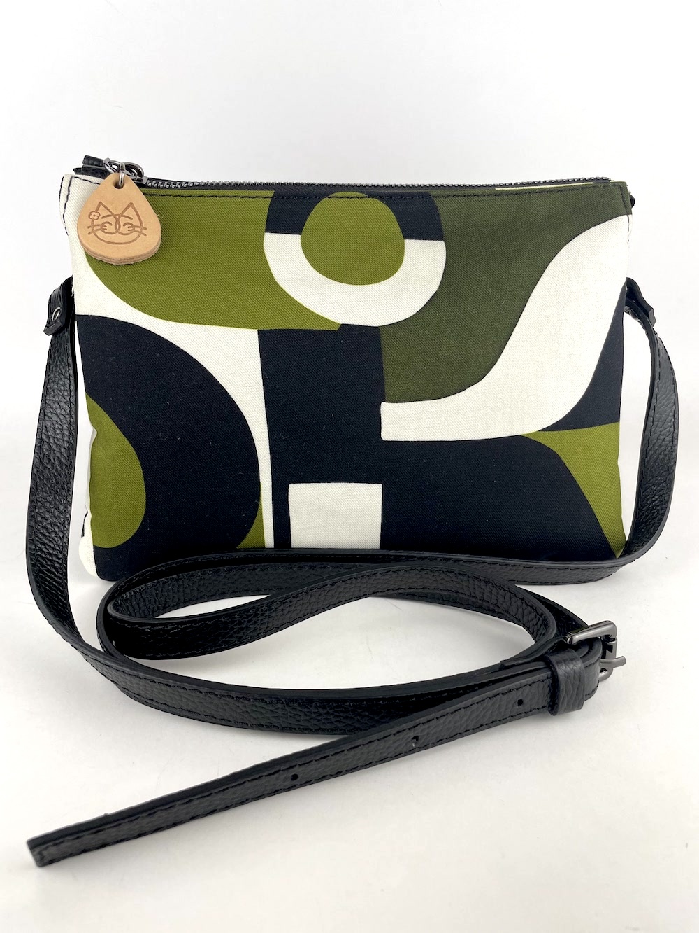 borsa-fisarmonica-pelle-nera-seta-fantasia-astratta-verde-nera-0002