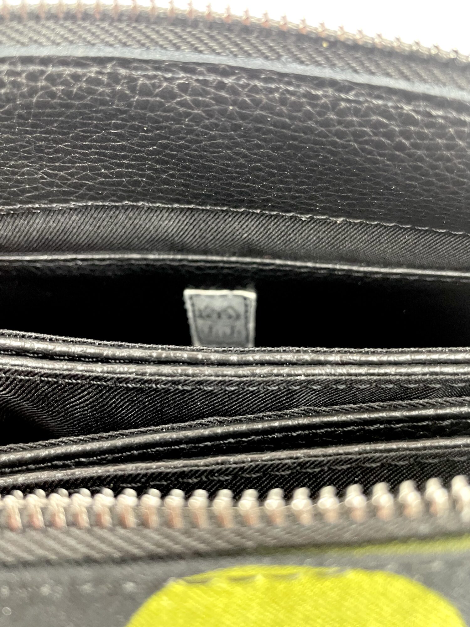 borsa-fisarmonica-pelle-nera-seta-fantasia-astratta-verde-nera-0003