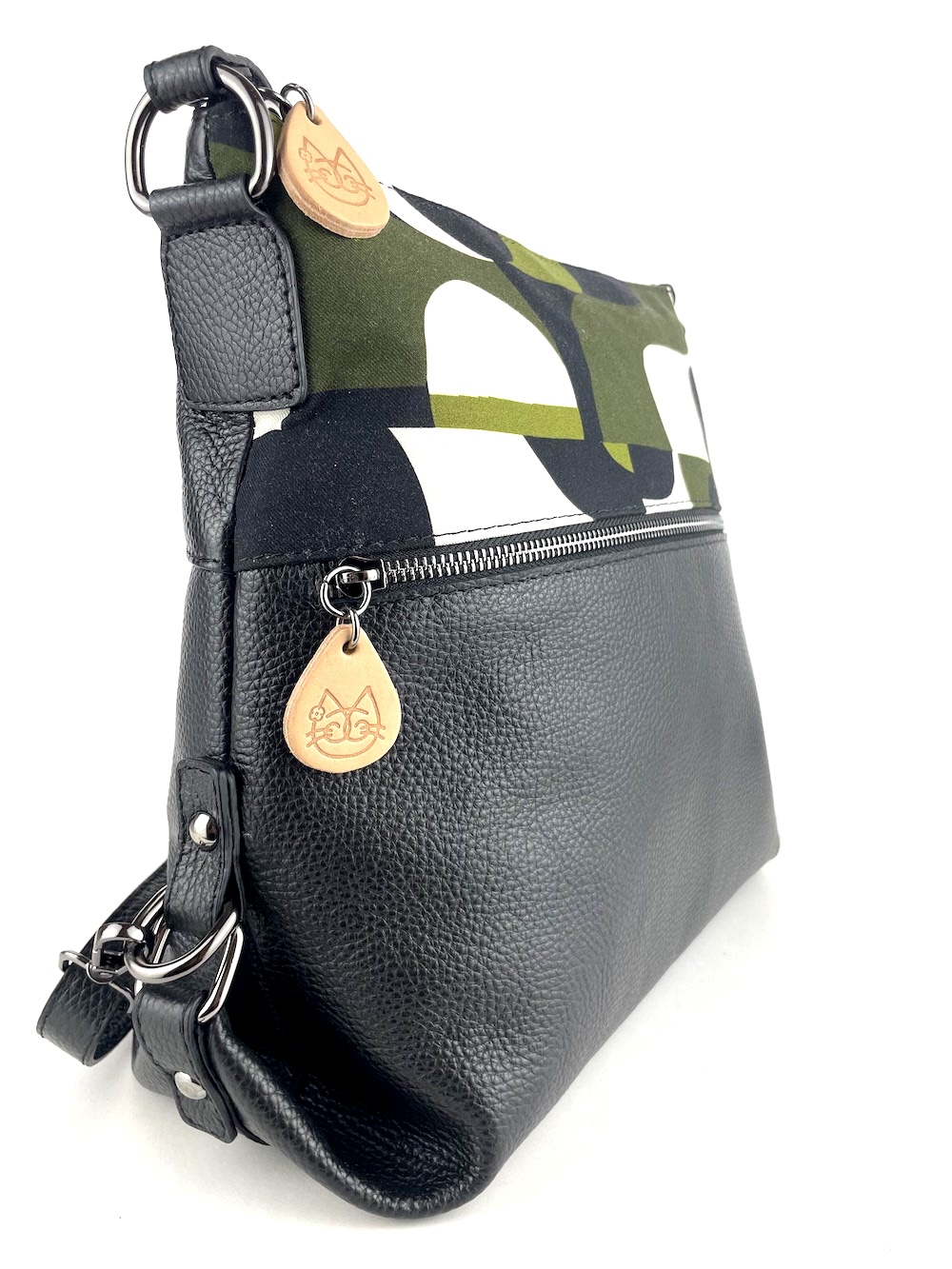 borsa-zaino-pelle-nera-seta-fantasia-astratta-verde-nera-0002