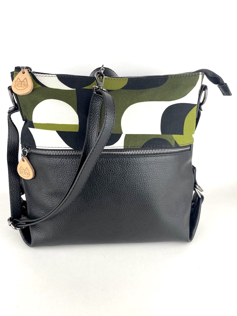 borsa-zaino-pelle-nera-seta-fantasia-astratta-verde-nera-0003