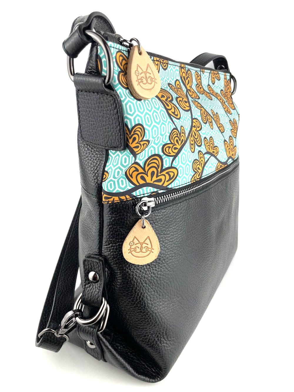 zaino-borsa-pelle-nera-cotone-fantasia-fiori-giallo-azzurro-0002